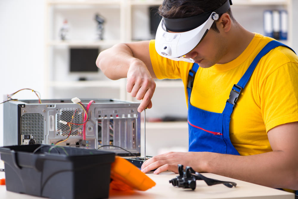 retirepc worker Refurbishing Old Electronics